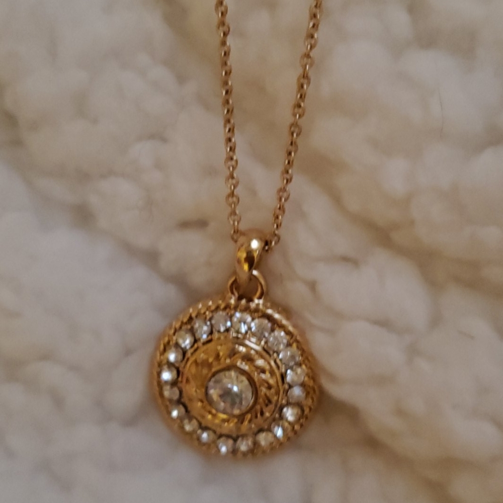 🌹Charming Charlie rhinestone Goldtone necklace